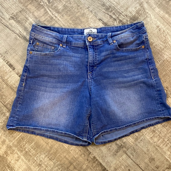 Jordache Denim Shorts - Size 10 - Picture 1 of 4
